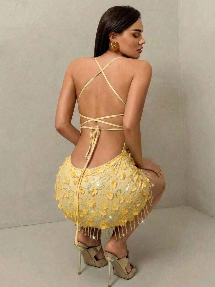 Vestido Corto de Mujer Nuevo, Color Albaricoque, con Lentejuelas Florales, Espalda Descubierta, Cordones en la Espalda, Borlas en el Bajo, Estilo Glam Coquette,, Cuello en V, para, Playa - Amarillo pálido - Ver 1
