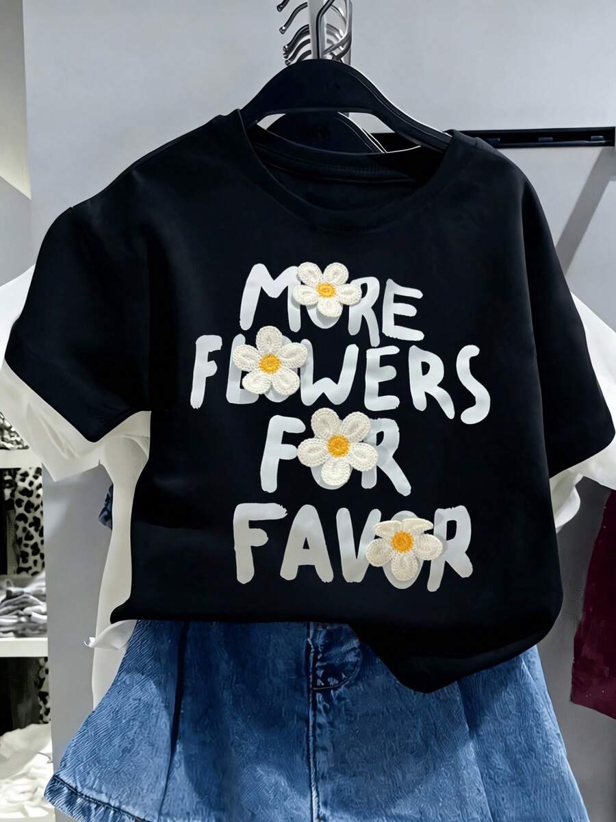 Camiseta casual de manga corta con cuello redondo para mujer, con diseño de letras y flores en 3D, adecuada para el verano. - Negro - Ver 1