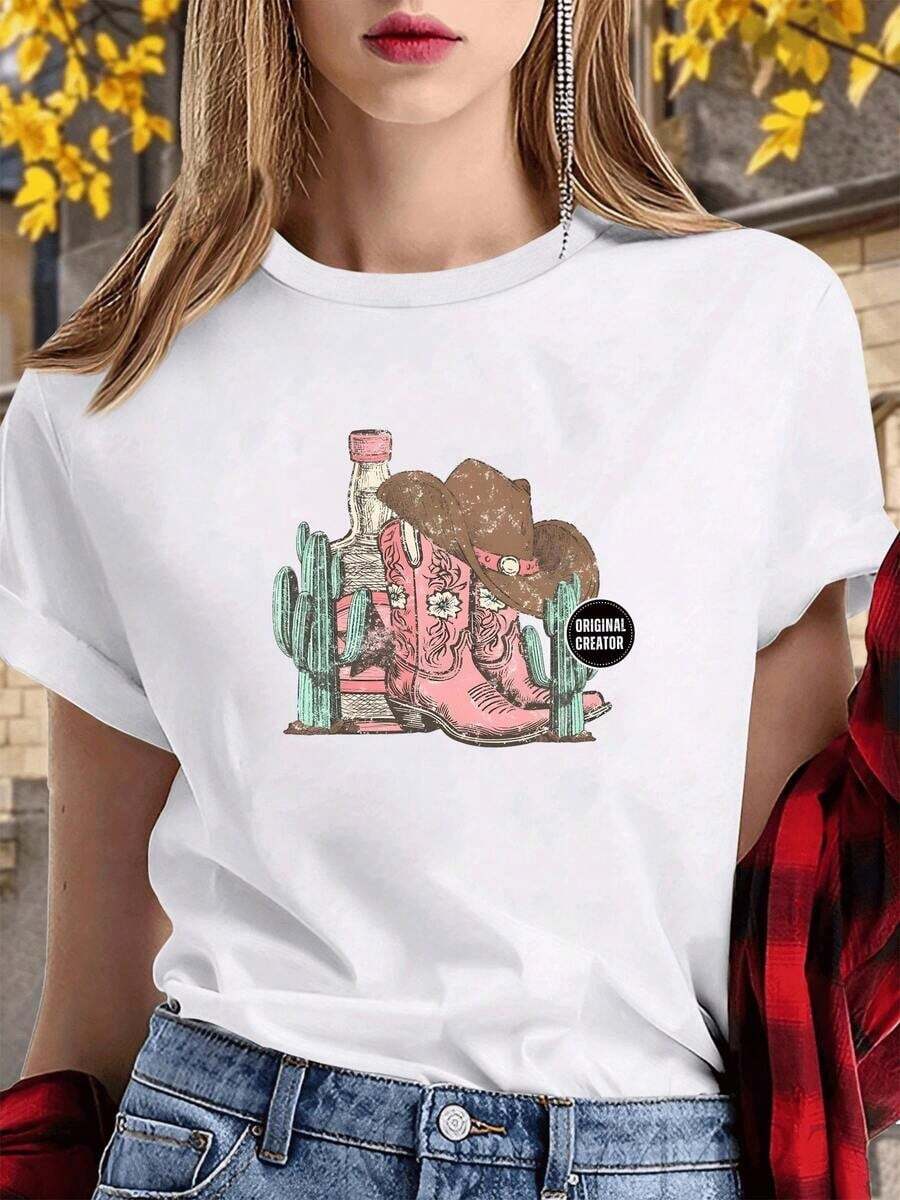Botas de vaquero rosas combinadas con un sombrero de cuero y cactus evocan el espíritu libre del desierto y de la vida en un rancho mexicano. Camiseta de mujer, 100% algodón. - Blanco - Ver 1