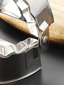 1 pieza Molde de acero inoxidable para empanadillas, cortador de masa, molde para tartas, cuchillo de cocina para masa, cortador de masa para repostería, molde para tartas, molde para envoltorios de empanadillas/dim sum/wantán, accesorios de cocina, herramienta de masa sencilla, apta para hacer tartas, empanadillas, wantanes, repostería - Plateado - Ver 7
