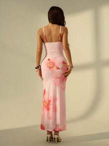 Vestido con tirantes de escote bajo y estampado floral rosa para estilizar la figura de mujer.Conjunto elegante y sexy para las vacaciones de verano - Rosa - Ver 2