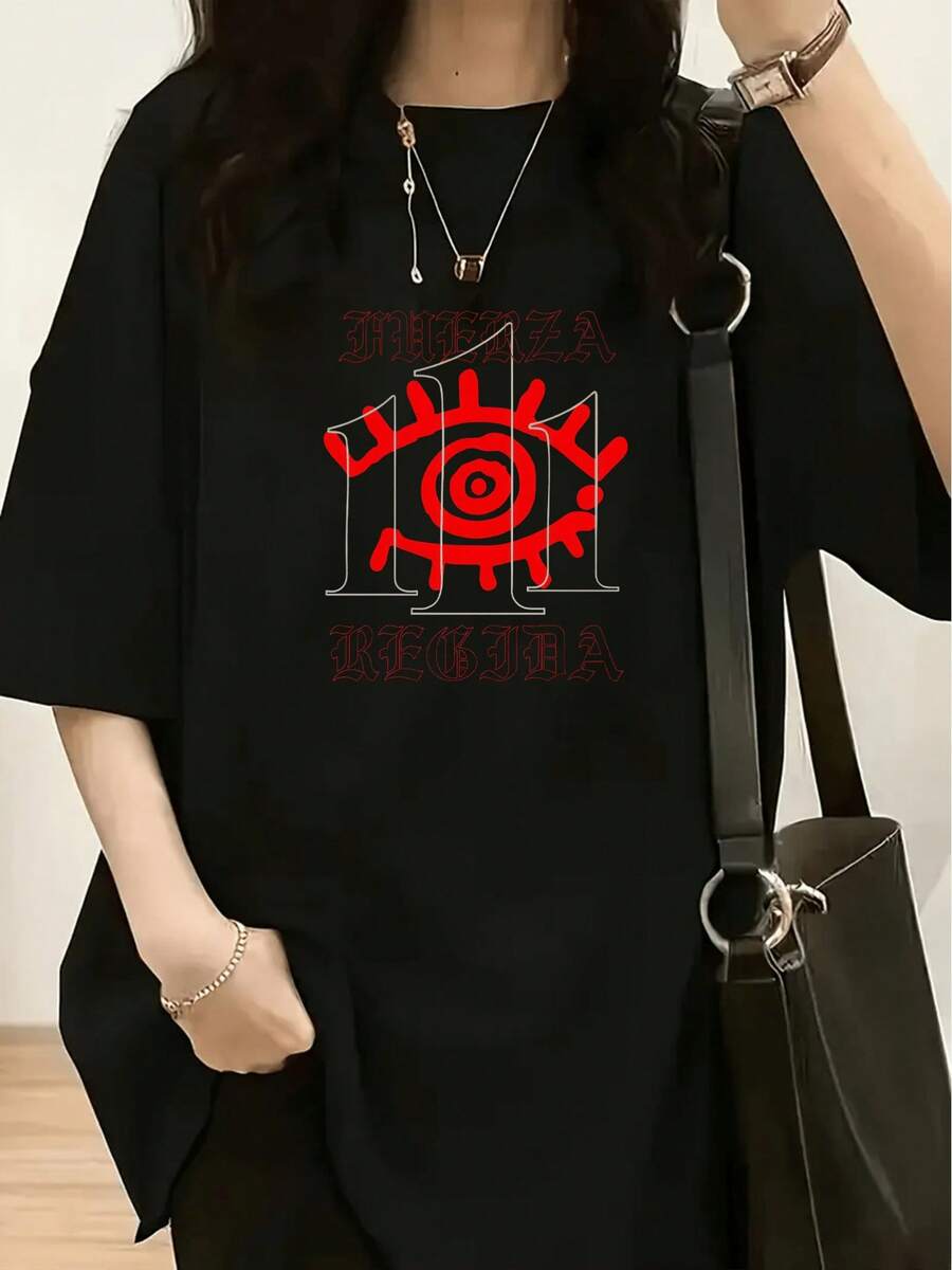 Spring/Summer Women's Fashion Style, Featuring A Red Base And An Abstract Eye Design In The Center Incorporating Spiral Patterns. The Top And Bottom Are Adorned With Vintage-Style Floral Calligraphy That Reads "STRENGTH" And "REGULATORY," While The T-Shirt Is Soft, Casual, And Versatile. - 黑色 - 查看 1