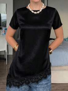Blusa casual de mujer de satén blanco con manga corta, cuello redondo y patchwork de encaje, adecuada para el uso diario y el ocio, verano negro, estética - Negro - Ver 3