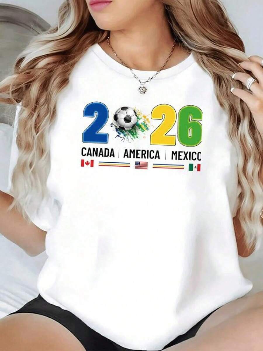 Número 2026 con balón de fútbol y colores vibrantes que simbolizan la unión deportiva entre países norteamericanos transmitiendo energía pasión y espíritu competitivo camiseta de mujer casual cómoda para fanáticas del torneo mundial - Negro - Ver 1