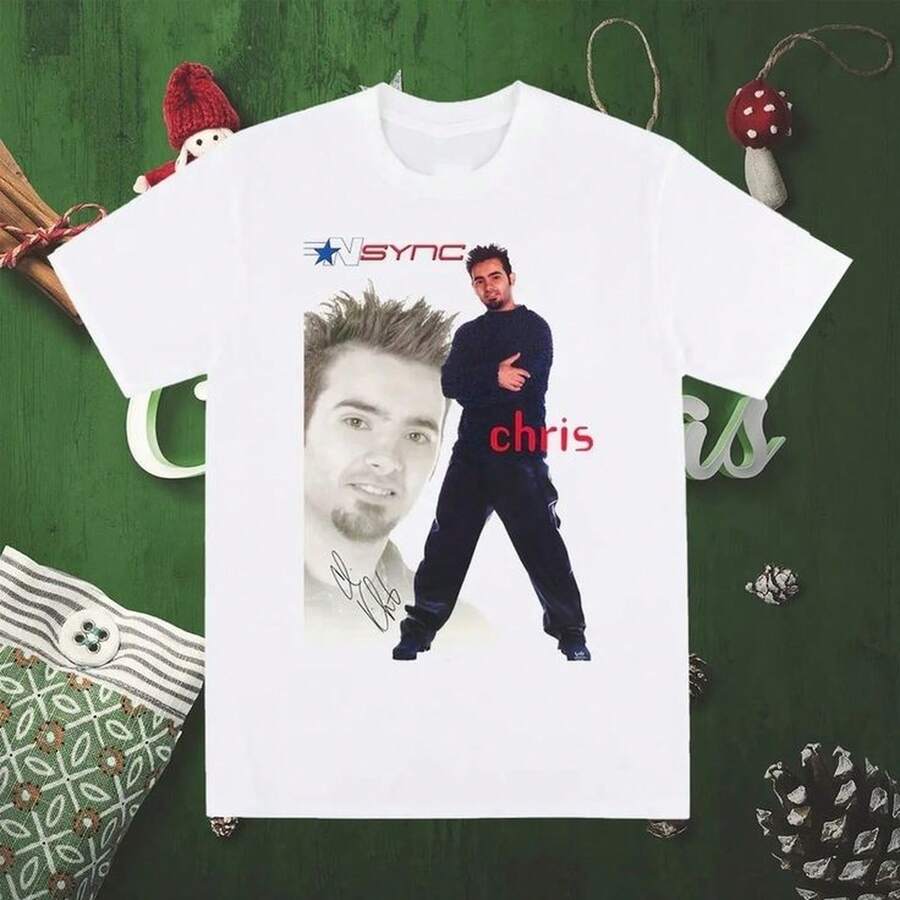 Gildan Nsync N Sync Chris Kirkpatrick 2000 Signature Shirt, Black/White, Various Sizes, 220g. Essential Unisex Cotton T-Shirt, 220g Of Unique Softness. Designed To Fit Everyone, Men And Women Alike. Durable, High-Quality Fabric, Ready For Any Cut, Delicate To The Touch But Built To Last. Lightweight Tops For Women, Perfect For Fall Outfits, Vacation Wear, And New Year's Costumes. - 白色 - 查看 1