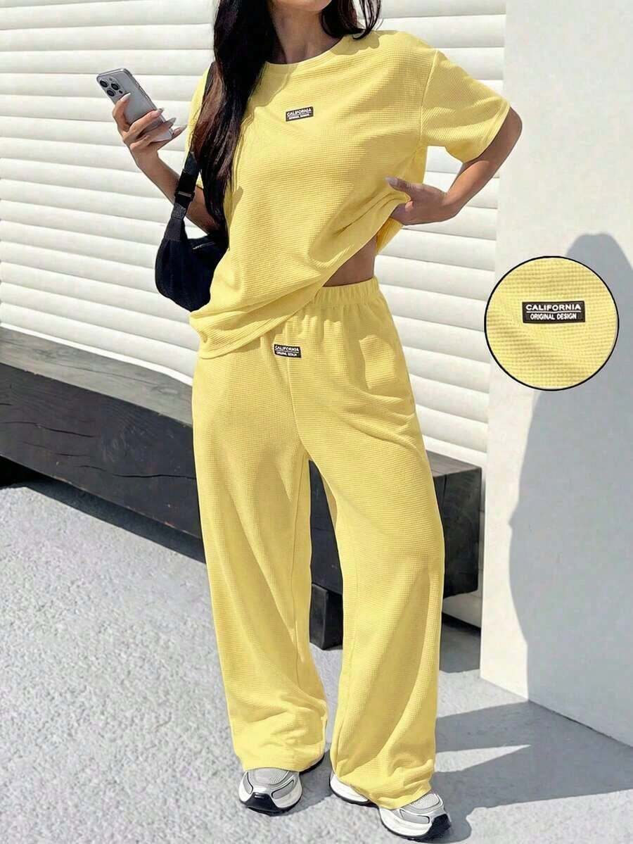 Conjunto informal de camiseta holgada y pantalones con textura mostaza para mujer - amarillo ganso - Ver 1