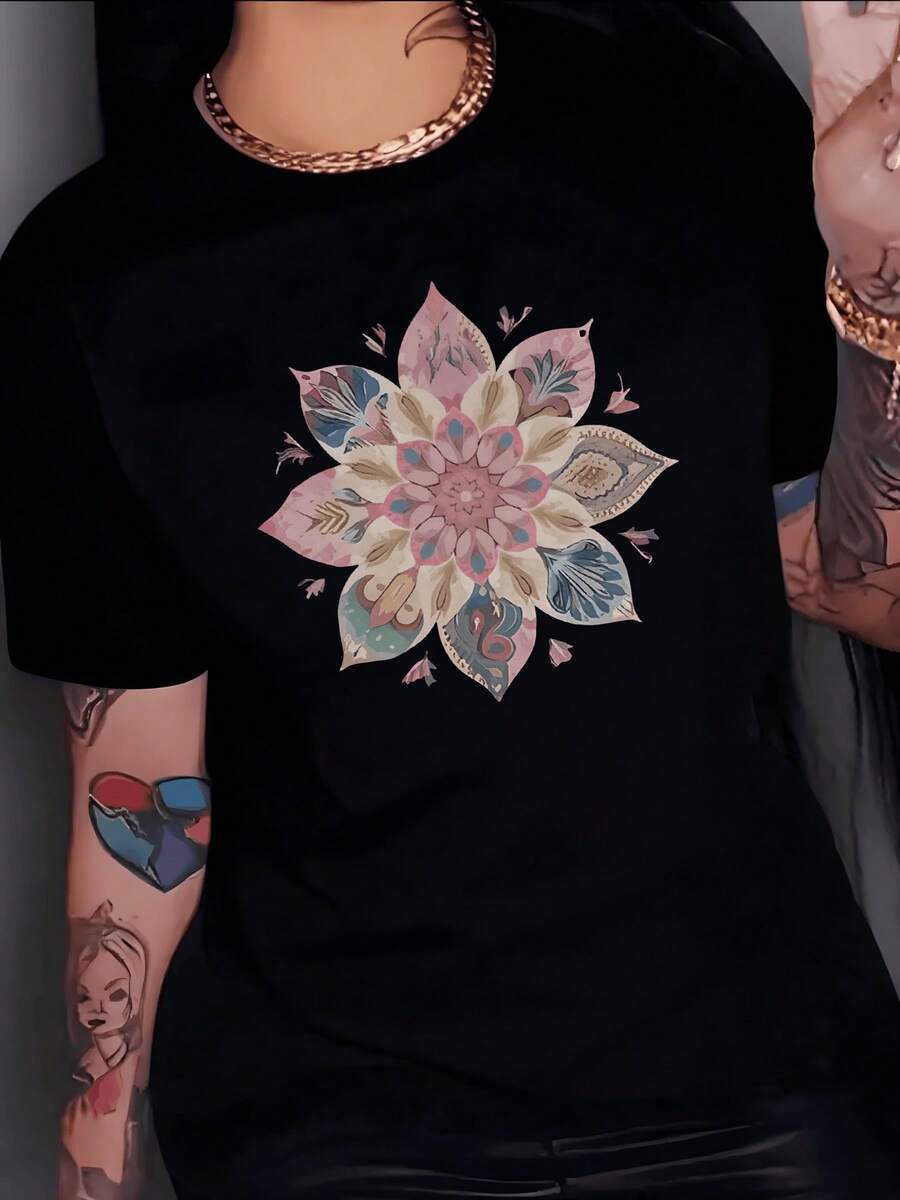 Floral Mandala With Intertwined Petals That Evoke Balance, Serenity, Positive Energy And Natural Harmony. Modern Women's T-Shirt, Comfortable And Perfect For Everyday Wear. - 黑色 - 查看 1