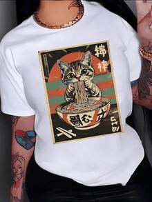 Adorable Cat Enjoying A Large Bowl Of Noodles Against A Rising Sun Background Conveying Humor, Tenderness, Energy, And Love For Japanese Food. A Modern And Comfortable Casual Women's T-Shirt. - 白色 - 查看 8