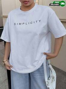 100% Cotton. This Women's Short-Sleeved T-Shirt Is Ideal For Everyday Wear, Casual Outings, Leisurely Commutes, Relaxing Weekends, And Urban Activities. It Features A Simple "SIMPLICITY" Print On The Chest, A Classic Crew Neck, And Regular-Cut Short Sleeves. This Basic, Casual, And Simple T-Shirt Is Versatile And Perfect For Urban Life And The Office, Making It An Ideal Choice For Spring And Summer. Shipping Available Within Mexico. - 白色 - 查看 3