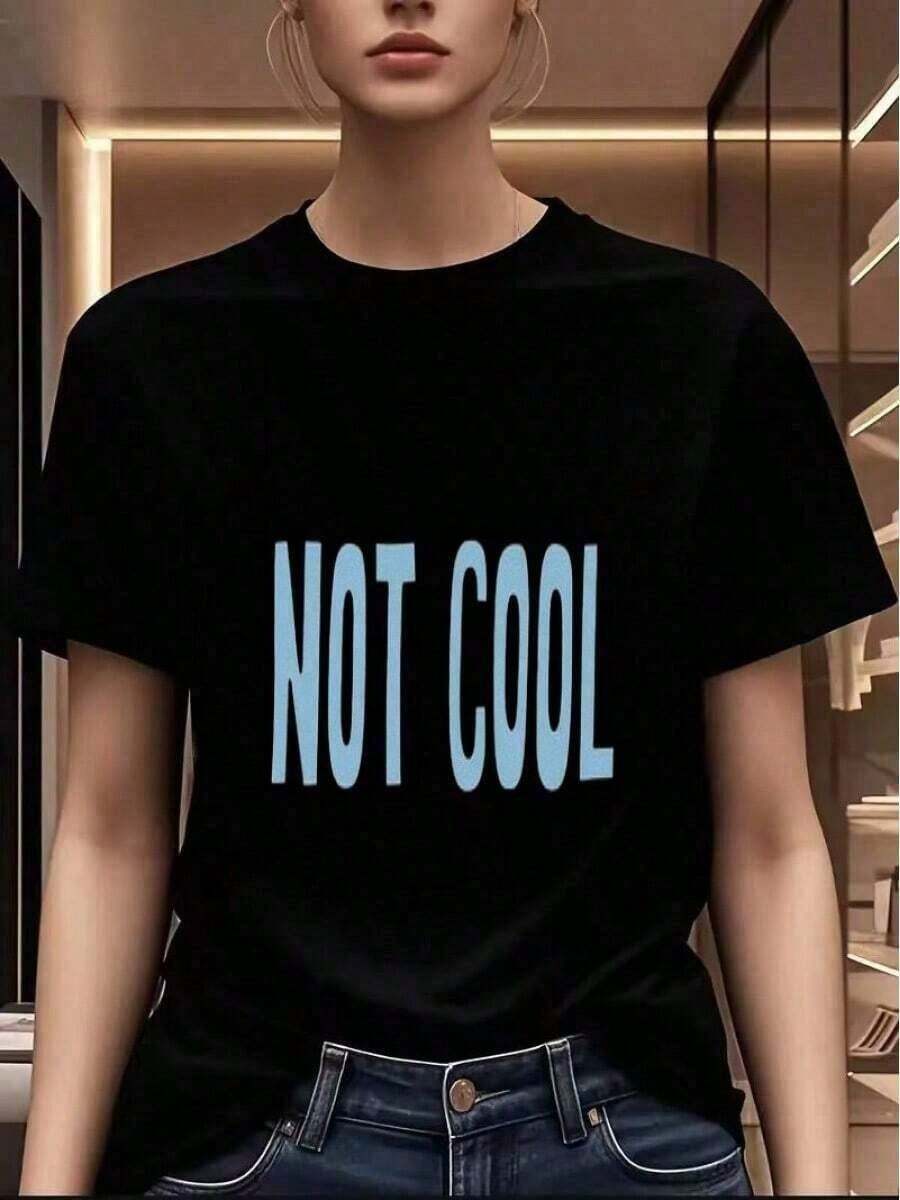 Crew Neck T-Shirt With 'NOT COOL' Print In Light Blue Capital Letters On A Background - Unisex Casual Fashion Garment For Streetwear Lovers, High-Contrast Graphic Design T-Shirt. Suitable For Spring, Summer And Autumn. - 黑色 - 查看 1