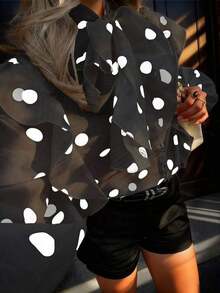 Blusa casual y sexy con estampado de corazón, contraste de color, botones delanteros y volantes/flecos en el bajo para uso en casa y vacaciones - Negro - Ver 6