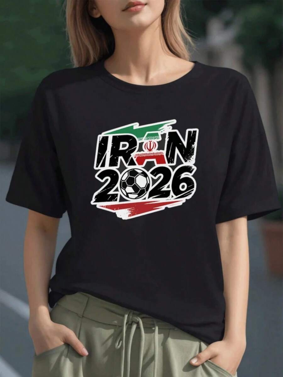 Símbolo del equipo nacional con balón y bandera que representa orgullo y pasión por el fútbol rumbo al torneo 2026 camiseta de mujer 100% algodón cómoda y moderna - Negro - Ver 1