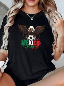 Águila poderosa sosteniendo un balón sobre la palabra México 2026 con colores verde blanco y rojo simbolizando orgullo nacional y pasión futbolera camiseta de mujer casual moderna para aficionados del deporte - Negro - Ver 1