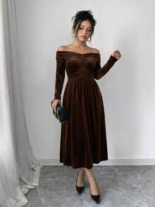 Long-Sleeved Fitted High-Waisted Dress With Strapless Neckline And Solid Color - Brown - View 1