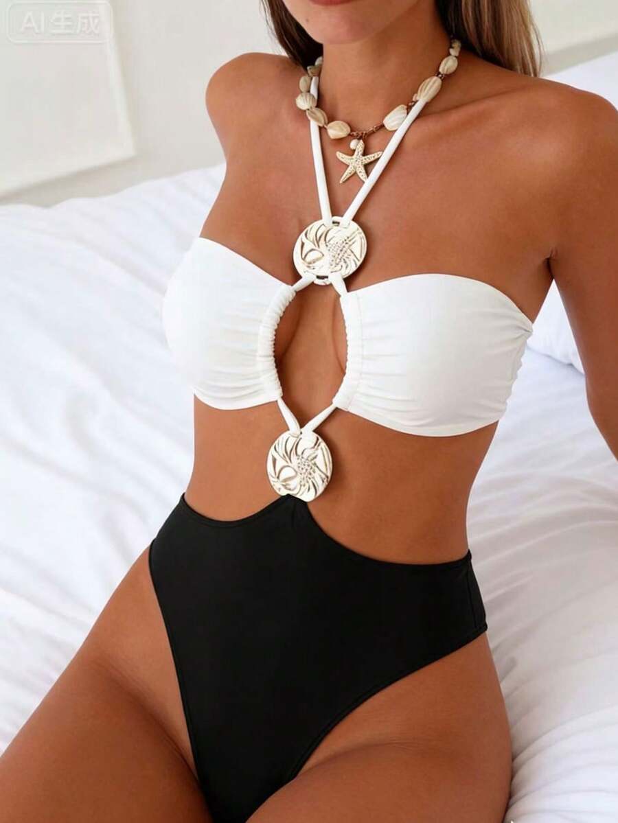 Women's One-Piece Swimsuit With Halter Neck And Metallic Accessories In Contrasting Black And White Colors. - 黑白拼 - 查看 1