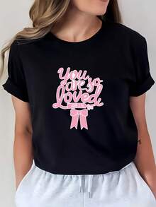 Camiseta ultra suave de 180g "You Are So Loved" - el regalo perfecto para familiares y amigos, ideal para actividades de team building y ocasiones festivas, elegante camiseta para mujer con estampado de la biblia John 3:16, adecuada para un estilo moderno en primavera y verano. - Negro - Ver 1