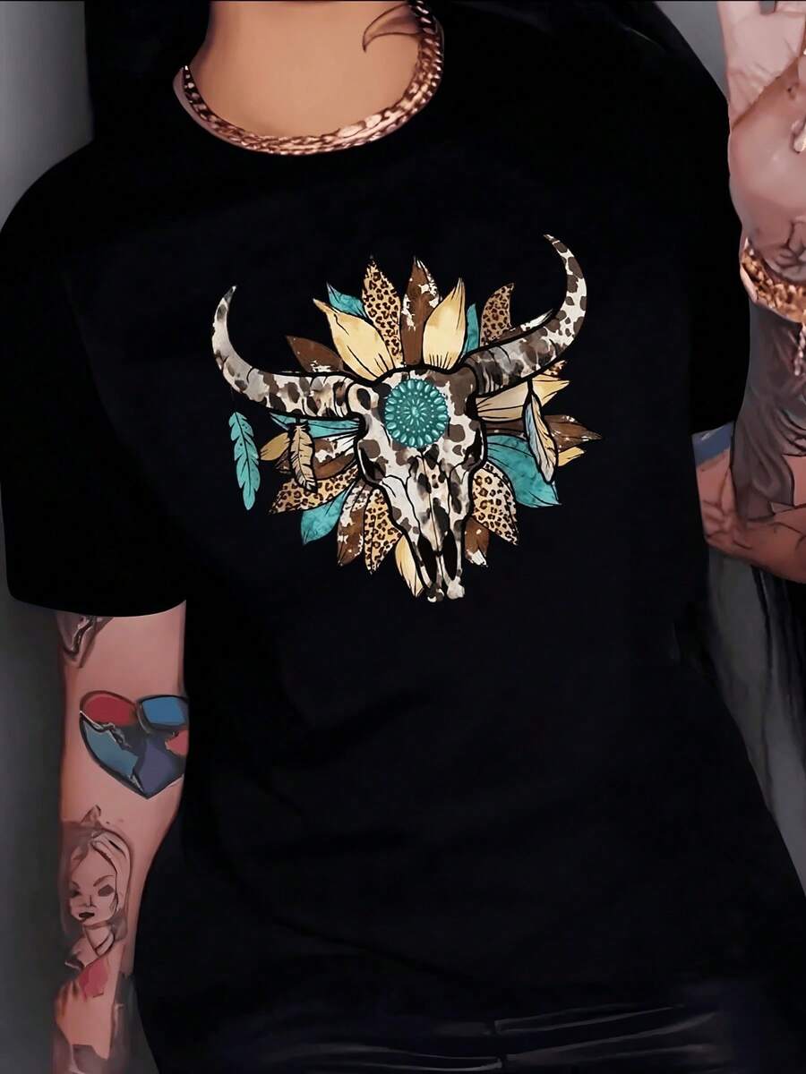 Bull Skull With Curved Horns Surrounded By Golden Petals And Turquoise Feathers Symbolizing Strength, Nature And Free Spirit. Modern Casual Women's T-Shirt - 黑色 - 查看 1