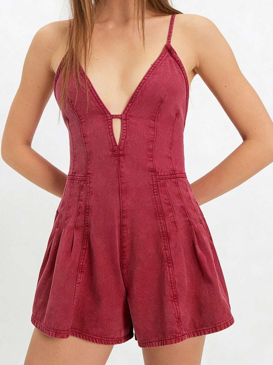 Mono corto de mezclilla para mujer, color liso, escote en V profundo, sin mangas y pierna ancha. - Rosa Fucsia - Ver 1