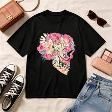 Retro Floral Skull, 100% Cotton, Oversized Soft Breathable, Casual Crewneck Short Sleeve Top, Summer Vibes, Edgy Aesthetic, Streetwear, Romantic, Flower Lovers - Negro - Ver 1