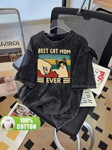 Plus Size, Women's Plus Size Short Sleeve T-Shirt Featuring A Cute Cat Giving A High Five Against A Vintage Line Art Background, With The Text "WORLD'S BEST CAT MOM" To Show Adoration. Plus Size Women's T-Shirt, 100% Pure, Washed And Distressed For Added Durability. - 黑色 - 查看 1