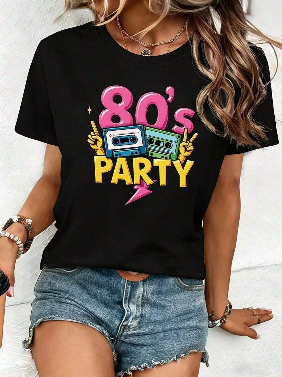 Suave, transpirable y ligera para comodidad durante todo el día. Camiseta retro de los 80 para mujer - Estampado gráfico vintage de los 80, manga corta, cuello redondo, con símbolos icónicos de los 80. Adecuada para verano, primavera, eventos temáticos y uso casual, lavable a máquina. Ideal para atuendos nostálgicos y de uso diario. Cuello redondo clásico con un corte relajado que favorece todas las formas del cuerpo y es fácil de combinar con jeans, shorts y leggings. - Negro - Ver 1