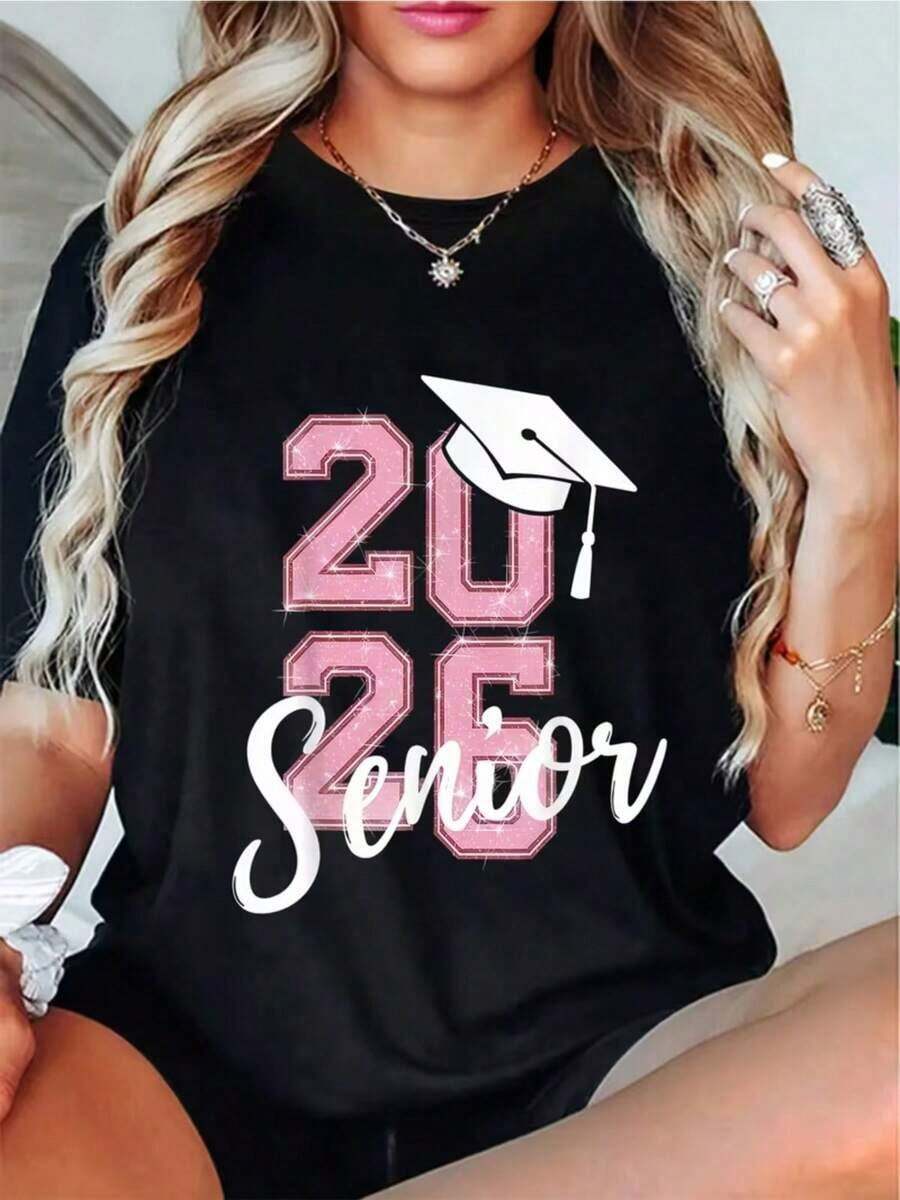 Women's 2026 Graduation Graphic T-Shirt - With Sparkling Design And Graduation Cap For 2026 Graduation Celebrations - Casual Graduation Party Outfits - Women's Summer Sets - Short-Sleeve Cotton Casual T-Shirt - Fashionable Blouses For Women - Summer Blouses - Suitable For Spring, Summer, And Autumn - 黑色 - 查看 1