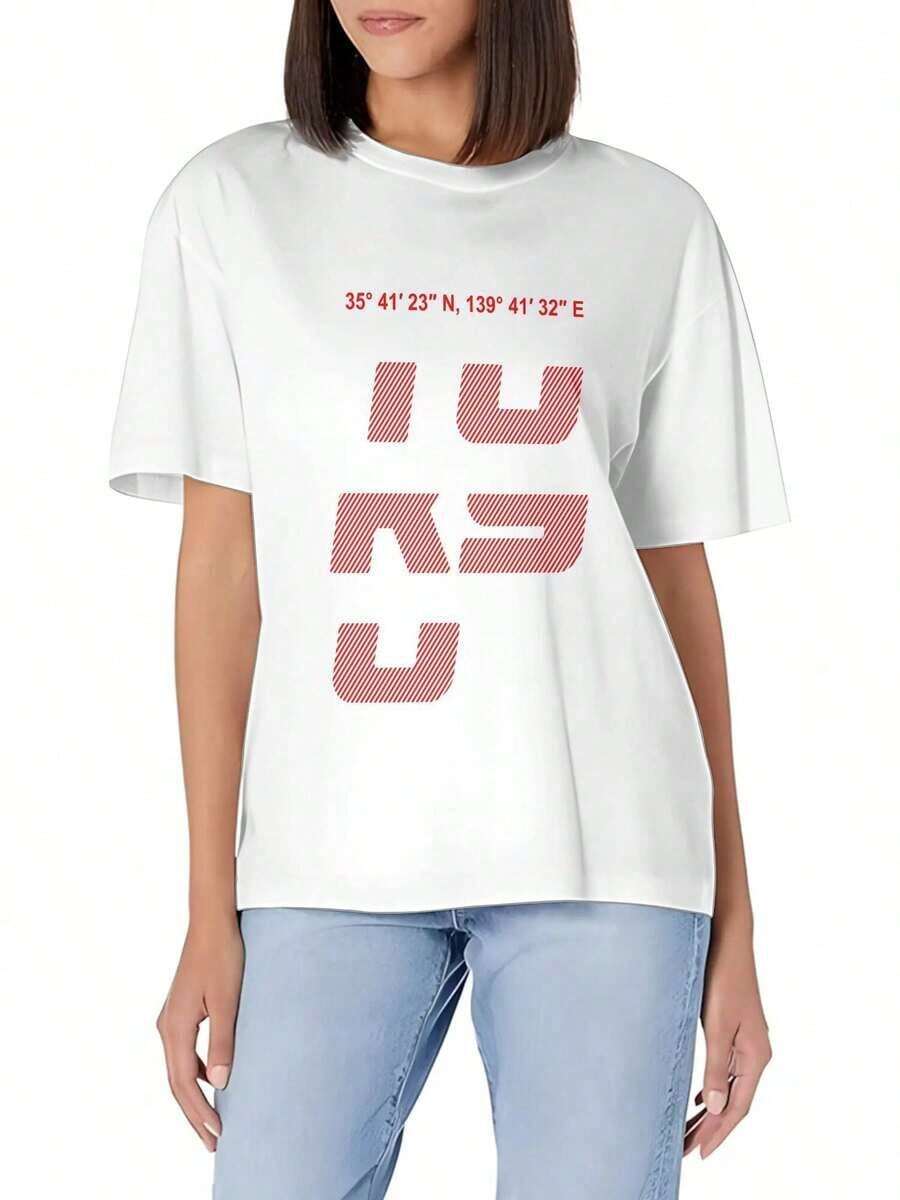 Un detalle de un texto rojo y blanco sobre un fondo negro. Camiseta casual de manga corta para mujer, corte ajustado, de algodón suave, cuello redondo, básica y versátil, ideal para el verano, estilo unisex. - Blanco - Ver 1