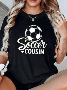 Balón de fútbol sobre la palabra Soccer Cousin simbolizando el amor familiar y la pasión por el deporte en un estilo alegre y vibrante camiseta de mujer casual cómoda para fanáticas del fútbol - Negro - Ver 6