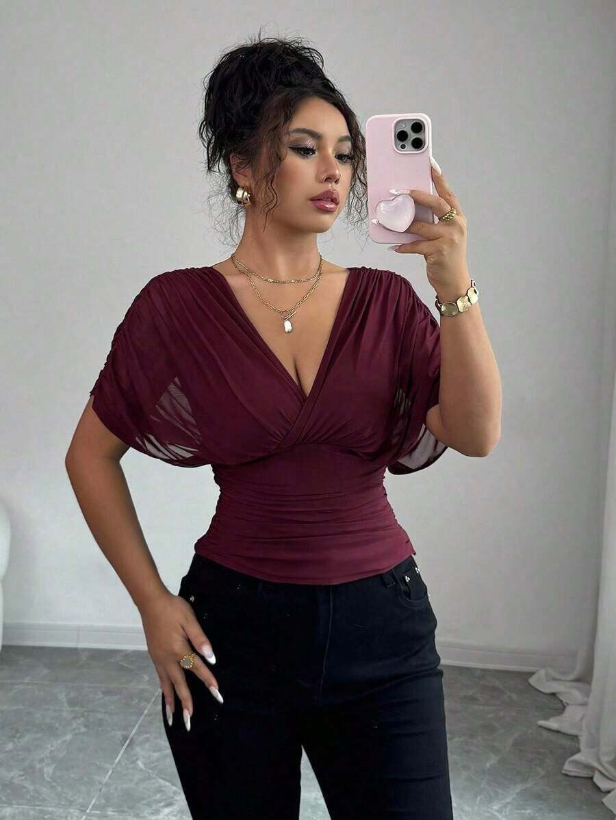 Camiseta de mujer para primavera/verano con malla, forro elástico de punto, elegante para vacaciones, playa, uso diario y casual, con estilo romántico francés, mangas con fruncidos cruzados en los hombros, cintura fruncida con cordón y volantes en el bajo - Burdeos - Ver 1