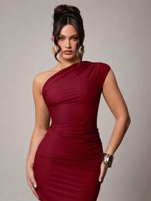 Top tipo tank de uso casual, romántico y elegante para una cita de San Valentín, con diseño de hombros oblicuos, ajuste ceñido, dobladillo asimétrico en tela elástica de punto de unicolor gris-marrón - Burdeos - Ver 3
