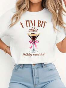 "Un toque de madurez para una fiesta de cumpleaños" Camiseta de mujer con estampado de cumpleaños y lazo de copa de martini, ideal para fiestas de cumpleaños y reuniones con amigos, divertida y elegante, de manga corta, estilo casual para el día a día. TOJO - Blanco - Ver 6
