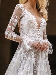 Elegant A-Line Lace Wedding Dress with Deep V-Neck, Vintage Floral Applique, and Long Sleeves for Bridal Ceremony - Blanco - Ver 9