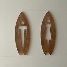 2 Peças Placa de Porta de Banheiro/Banheiro em Formato de Prancha de Surfe de Design Plano 2D Elegante, Feita de Madeira, Adequada para Casa, Loja, Clube, Café e Outros Locais - 2 - Visão 2