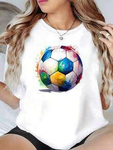 Balón de fútbol con colores vibrantes que simboliza energía pasión por el deporte y alegría juvenil ideal para espíritus activos camiseta de mujer casual moderna y cómoda - Negro - Ver 1