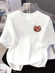 Camisetas de manga corta de talla grande para mujer, ideales para el verano, tops básicos para el día a día, camiseta estampada de manga corta con diseños en la parte delantera y trasera - Mariposa roja, flor de rosa - Camiseta estampada de primavera/verano para mujer, ¡tu mejor elección! Transpirable y cómoda. - Blanco - Ver 3
