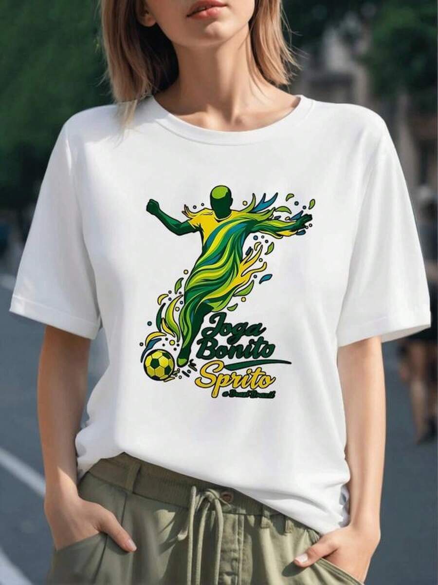 Figura vibrante de futbolista en movimiento con energía verde y amarilla que representa la pasión y alegría del juego brasileño camiseta de mujer 100% algodón cómoda y moderna - Negro - Ver 1
