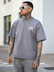 Devon Thys Camiseta de hombre con gráfico de letras y hombros caídos, otoño - Gris Oscuro - Ver 7