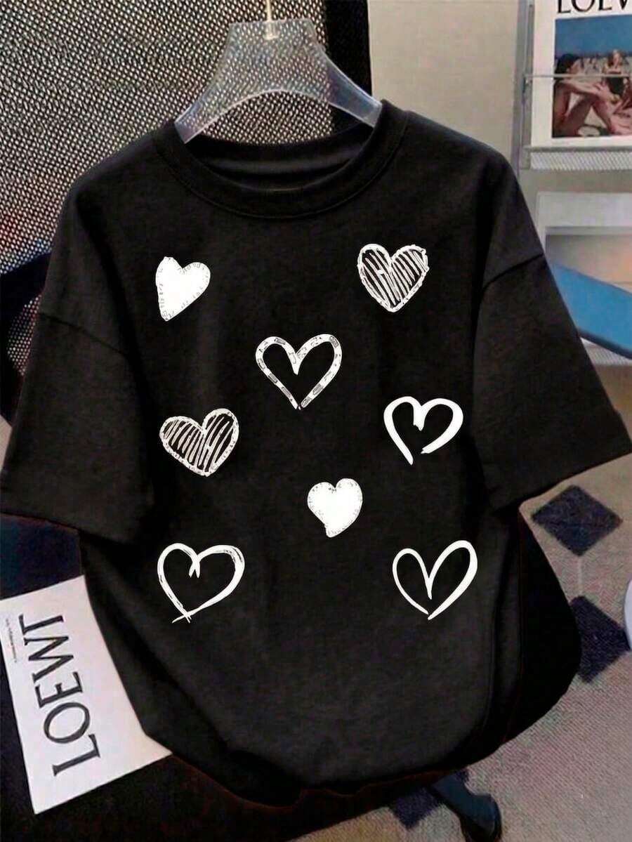 Playera De Manga Corta, Cuello Redondo, Con Corazones En Diferentes Estilos, Estampados, De Corte Regular Para Mujer, Para El Verano, Casual, Ideal Para Uso Diario. - Negro - Ver 1
