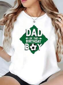 Un balón de fútbol simboliza la alegría familiar en el cumpleaños con un mensaje divertido para los amantes del deporte y la celebración camiseta de mujer casual con estampado festivo ideal para regalos - Negro - Ver 1