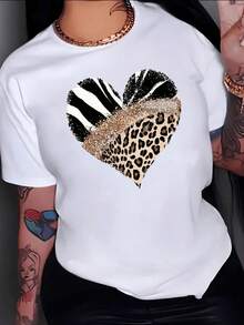 Wild Heart With Golden Glitter Symbolizing Passion And Inner Strength Combined With Stripes Expressing Freedom And Natural Energy. Comfortable, Modern Casual Women's T-Shirt - 白色 - 查看 8