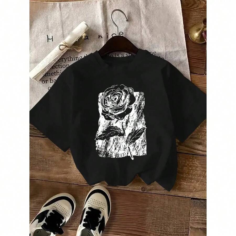 Camiseta Gráfica de Algodón Negra para Mujer, Estampado Floral Vintage de Rosas, Manga Corta, Cuello Redondo, Suave, Casual, Ropa de Calle, Top de Verano para Uso Diario - Negro - Ver 1