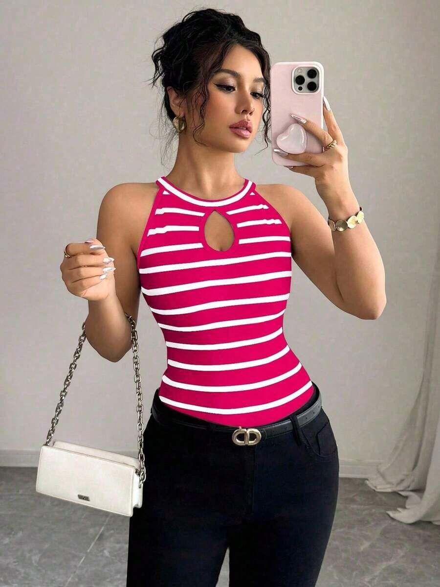 Camiseta ajustada y sexy con diseño hueco y cuello halter a rayas para mujeres - Rosa Fucsia - Ver 1