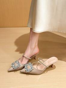 Xin Jing Shoes Giày sandal nữ thanh lịch mũi nhọn đính đá, quai cài, hở mũi, kiểu dáng gợi cảm, thích hợp đi làm và dự tiệc, gót trung bình. - Màu Khaki - Xem 9