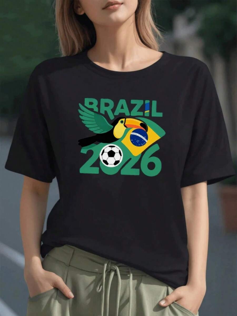 Tucán con bandera de Brasil y balón representando la pasión por el fútbol y el espíritu del Mundial 2026 camiseta para mujer 100% algodón - Negro - Ver 1