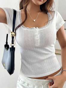 Camiseta de manga corta con dobladillo de encaje para mujeres, nueva para el verano, ajuste delgado con 3 botones frontales y media manga - Blanco - Ver 6