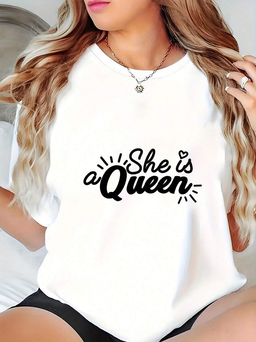 Casual White Short-Sleeved Crew Neck Top With A Floral Letter Print That Reads 'She's A Queen'. This Machine-Washable Summer Top Is Perfect For Everyday Wear. - 白色的 - 查看 1