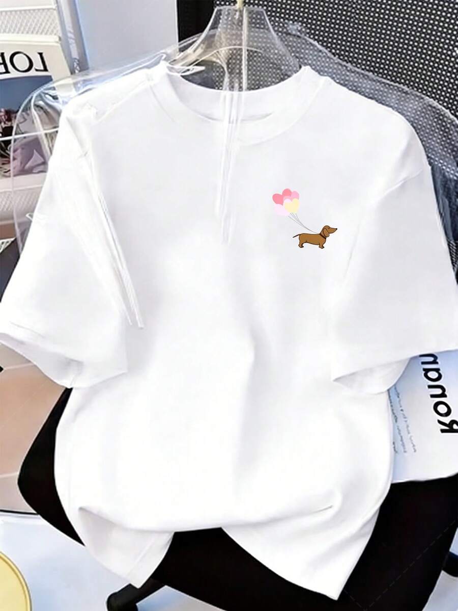 Talla Grande - Talla Grande - Adorable Camiseta Casual Rosa para Mujeres de Talla Grande con un Dibujado de un Dachshund con Globos, Perfecta para el Verano.Esta camiseta gráfica de manga corta con cuello redondo es ideal para conjuntos de primavera y verano. - Blanco - Ver 1
