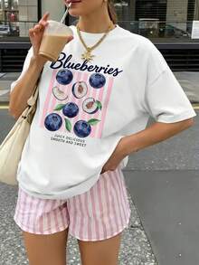 Una camiseta de mujer, de manga corta y cuello redondo, con ilustración de bayas. Ropa de verano para mujer, ligera y transpirable, de estilo fresco y lindo, adecuada para el hogar, el ocio al aire libre o para hacer deporte. Lavable a máquina, la primera opción para vacaciones y fiestas. Camiseta de mujer, de manga corta, casual y versátil, ropa de verano para estudiantes, holgada y estilizadora, con estampado de frutas, dulce y linda, un artículo imprescindible para el verano. - Blanco - Ver 1