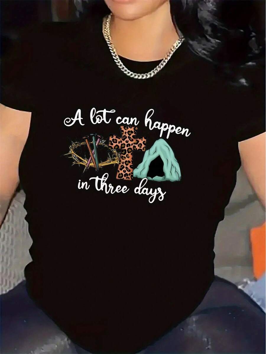 Camiseta de manga corta para decoración del hogar |   Duradero y ligero, ideal para la sala de estar o el comedor, con un diseño inspirador que presenta patrones de cruces y arcos, ajuste cómodo adecuado para el uso diario, cuello redondo, tela ligeramente elástica, playeras de mujer con estampado. - Negro - Ver 1