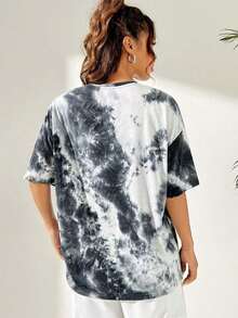 Camiseta de punto de mujeres con cuello redondo, teñida a la técnica Tie-Dye con parches de diferentes telas. - Blanco y Negro - Ver 2